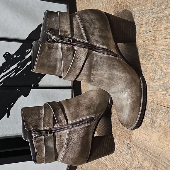 Arturo Chiang Gray Ankle Boots with Cuffed Top and Rounded Toe - Picture 8 of 8